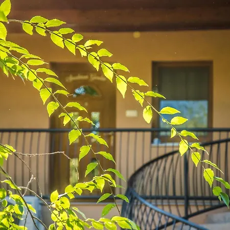 Garden Apartment *